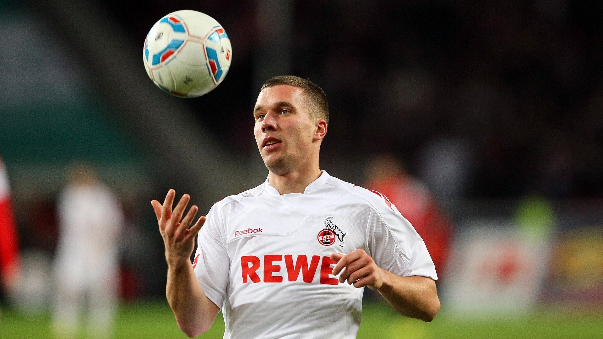 英超球队基于跑动数据优化高强度对抗恢复策略，英超球员场均跑动