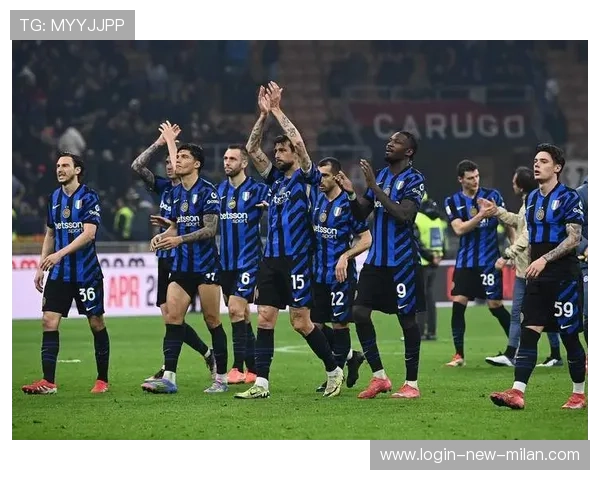 AC米兰后防在训练中接连演练长传应对策略,出球更有威胁